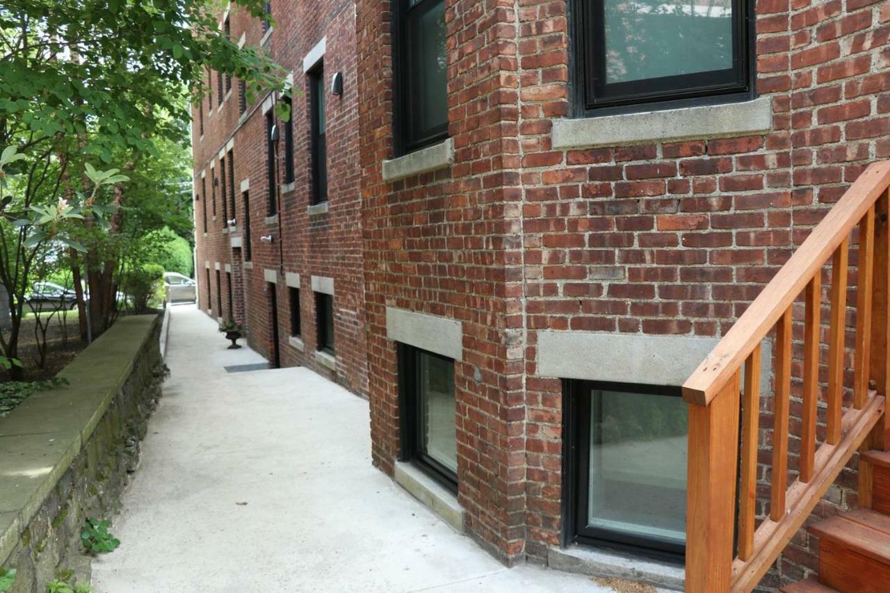 A Stylish Stay W/ A Queen Bed, Heated Floors.. #3 Brookline Luaran gambar