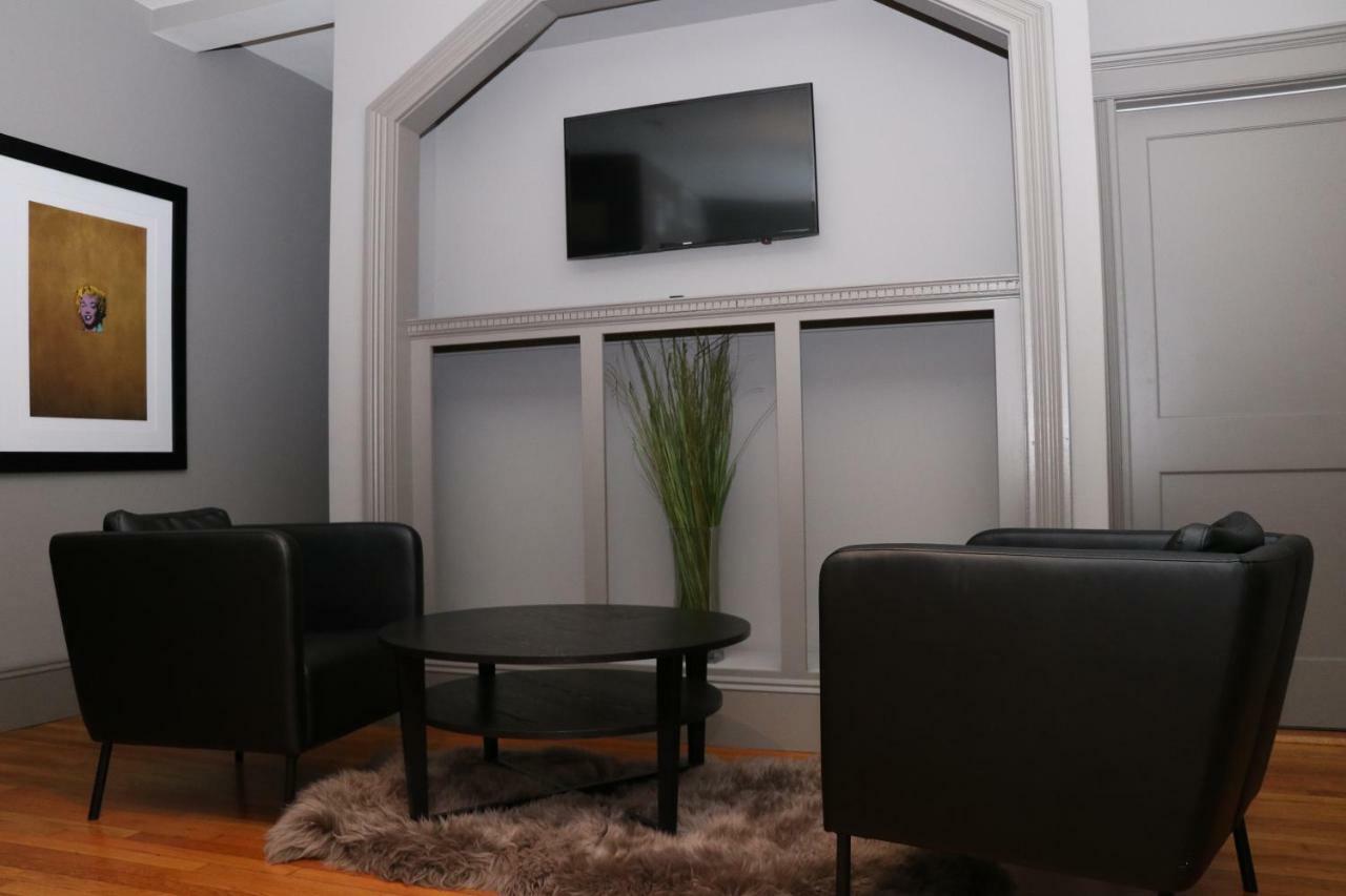 A Stylish Stay W/ A Queen Bed, Heated Floors.. #3 Brookline Luaran gambar