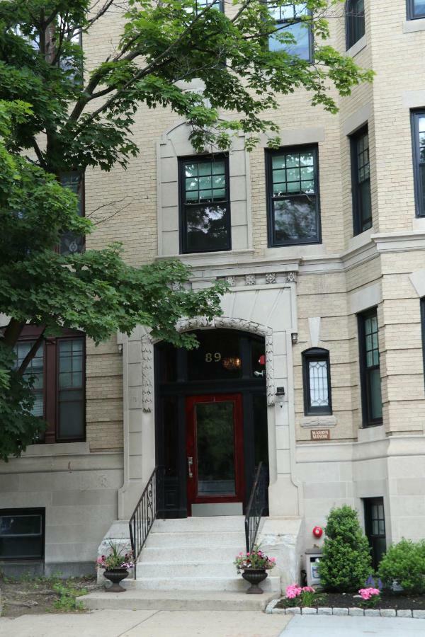 A Stylish Stay W/ A Queen Bed, Heated Floors.. #3 Brookline Luaran gambar