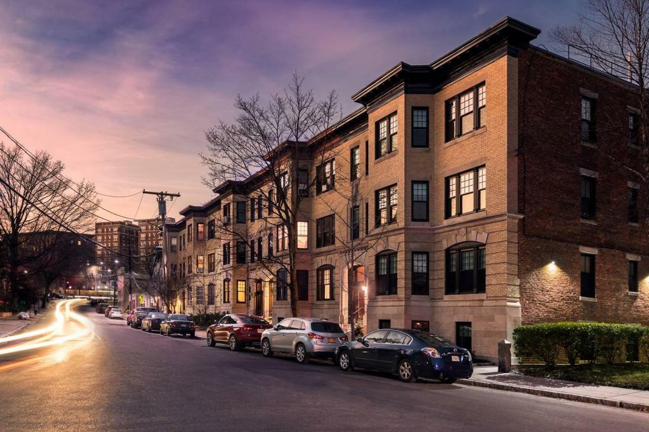 A Stylish Stay W/ A Queen Bed, Heated Floors.. #3 Brookline Luaran gambar