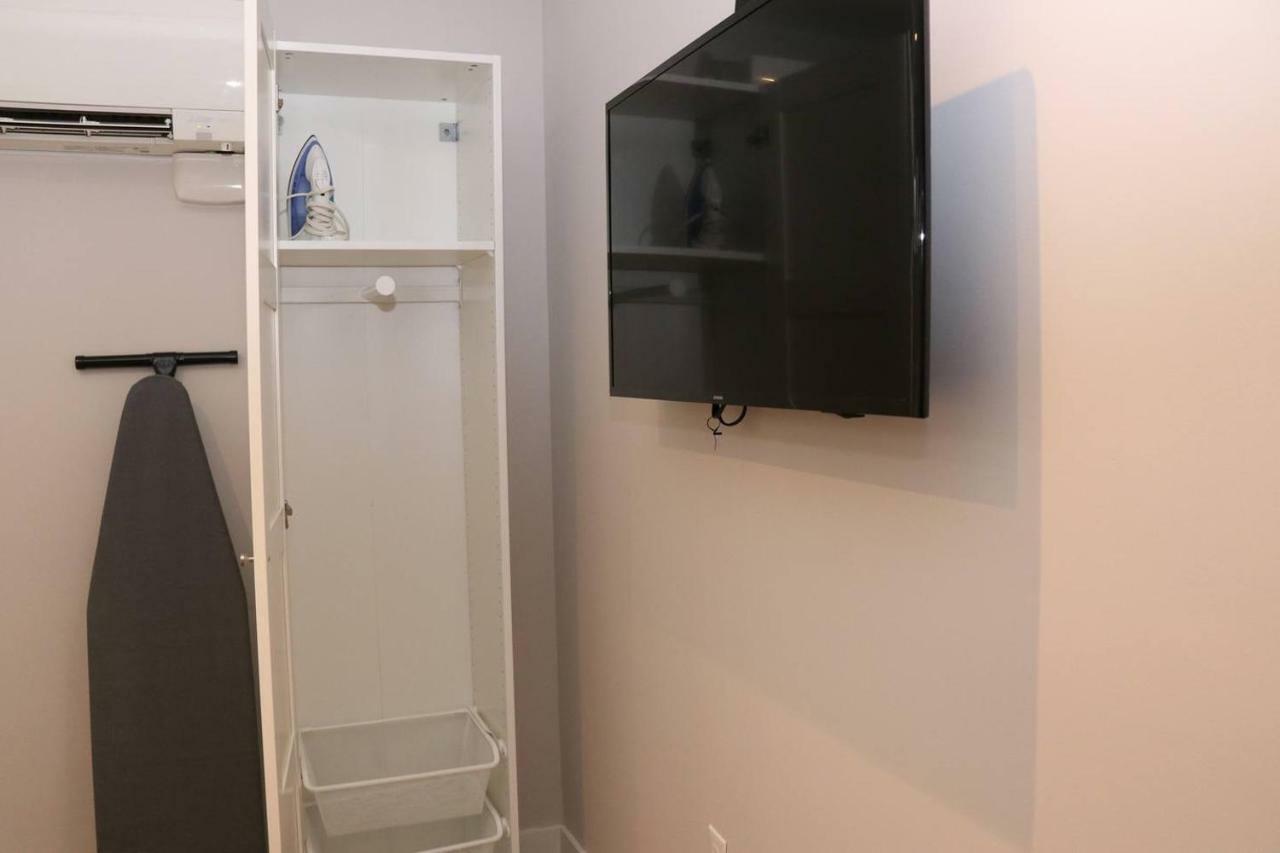 A Stylish Stay W/ A Queen Bed, Heated Floors.. #3 Brookline Luaran gambar